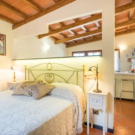 Rosso Baccara Bed & Breakfast 4*