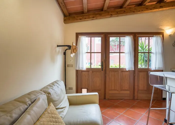 Rosso Baccara Bed and breakfast 4*